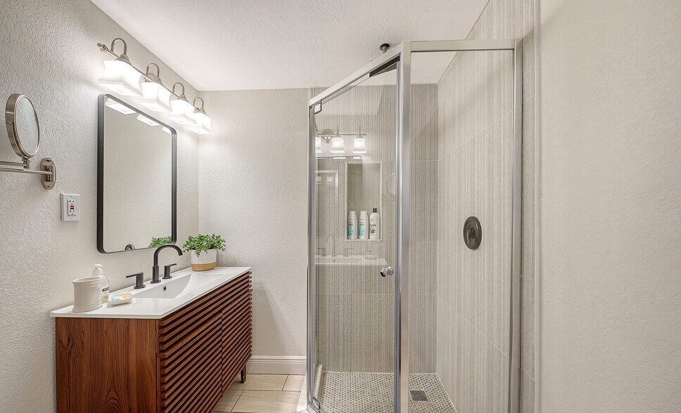 More Photos Of 5610 AVENIDA DEL MARE, Sarasota Specialty For Sale