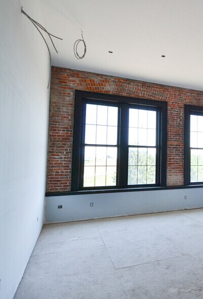 More Photos Of 725 Bellows Ave, Columbus Office Residential For Sale