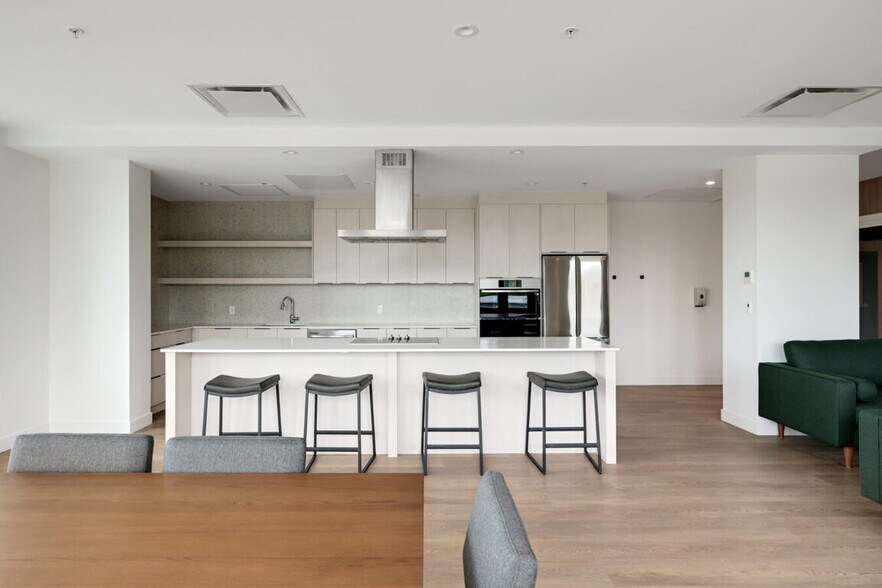 More Photos Of 612 Constance Av, Esquimalt Apartments For Lease