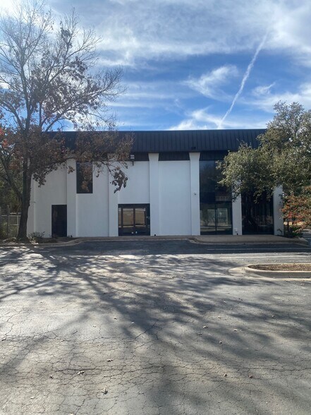 More Photos Of 11855 Research Blvd, Austin General Retail For Sale