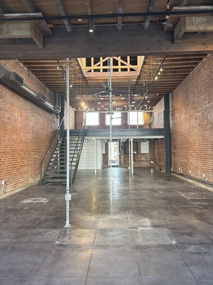 More Photos Of 2736 Main St, Santa Monica Storefront Retail Office For Lease