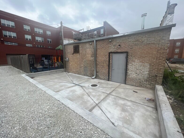 More Photos Of 123 E 43rd St, Chicago Restaurant For Lease