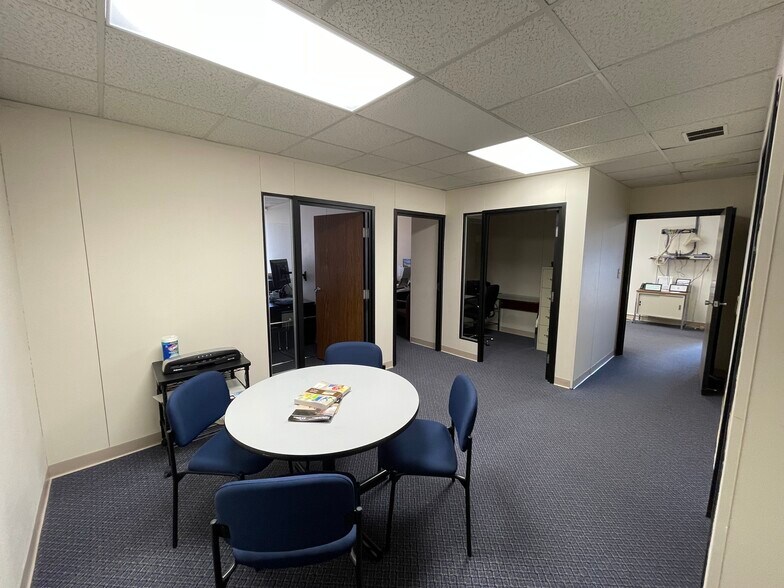 More Photos Of 3060 Madison Ave SE, Grand Rapids Service For Lease