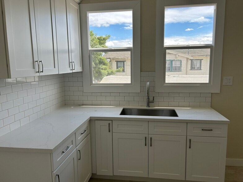 More Photos Of 1506 W 36th St, Los Angeles Apartments For Sale