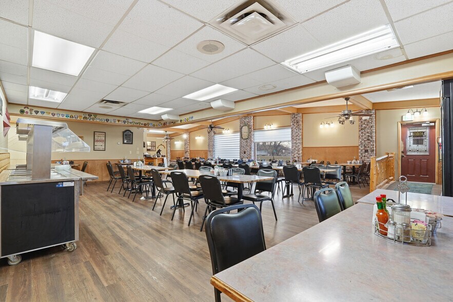 More Photos Of 1401 Laurel St, Whitewood Restaurant For Sale