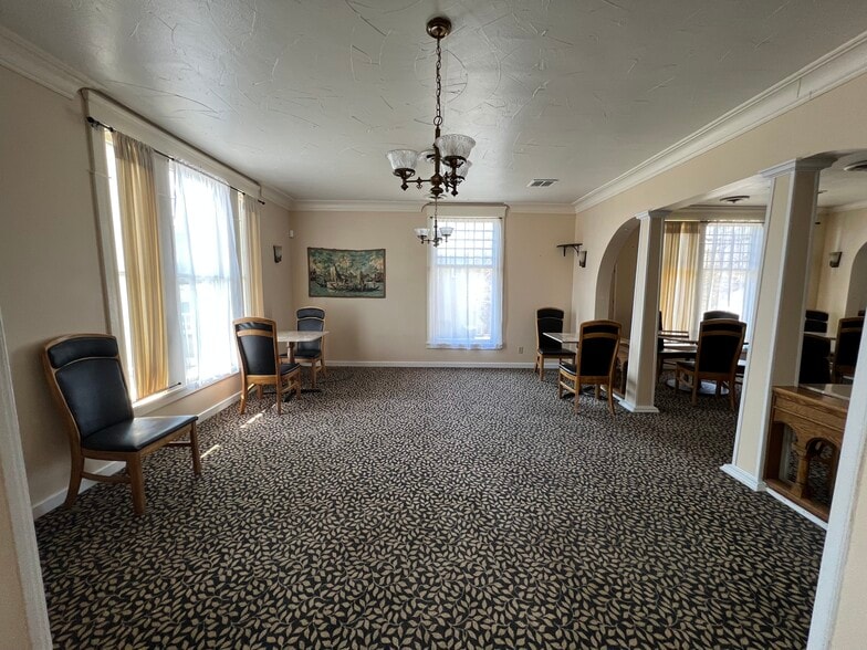 More Photos Of 4905 W Tuscarawas St, Canton Restaurant For Lease