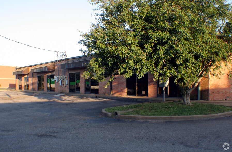 More Photos Of 1926 First Commercial Dr N, Southaven Office For Sale