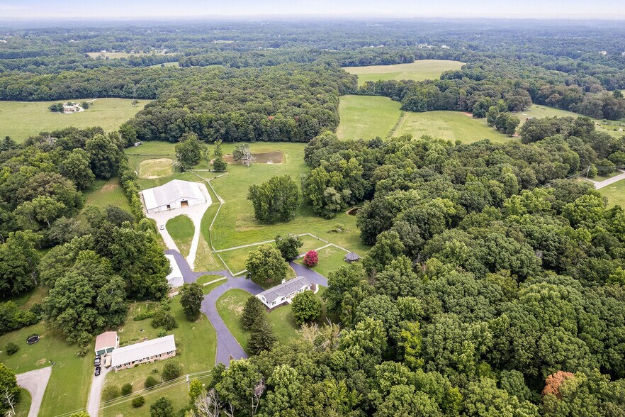 More Photos Of 1499 W Whitehall Rd, Cookeville Light Distribution For Sale