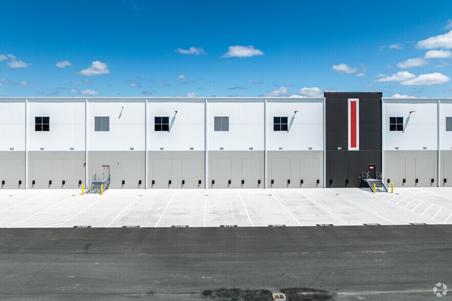 More Photos Of 6953 186th St E, Puyallup Distribution For Lease