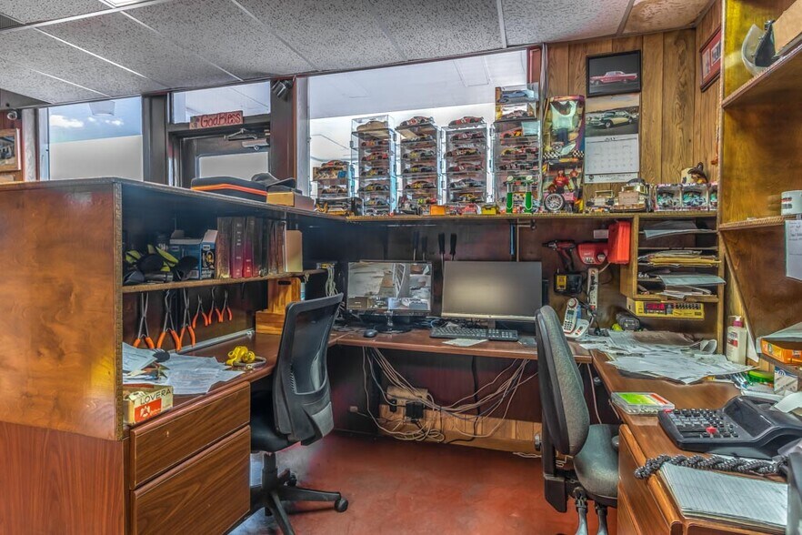 More Photos Of 211 N Business Ih 35, New Braunfels Flex For Sale