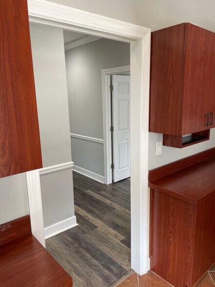 More Photos Of 595 Colonial Park Dr, Roswell Loft Creative Space For Lease