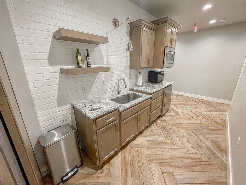 More Photos Of 9808 S Sunnylane Rd, Moore Office For Sale