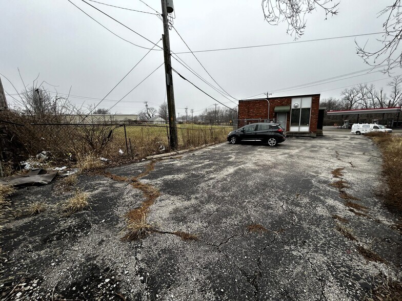 More Photos Of 3305 Blue Ridge Cutoff, Independence Office For Sale