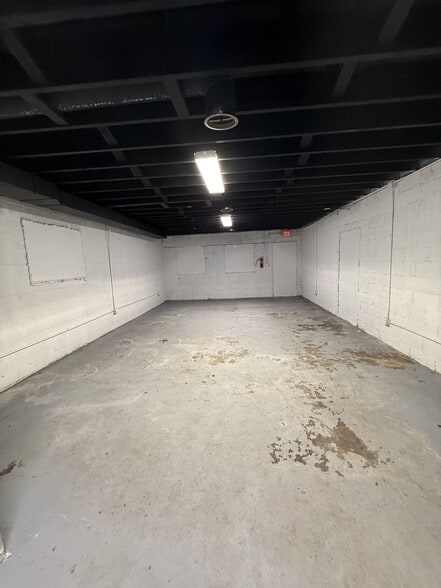 More Photos Of 25916 W 7 Mile Rd, Redford Township Manufacturing For Sale