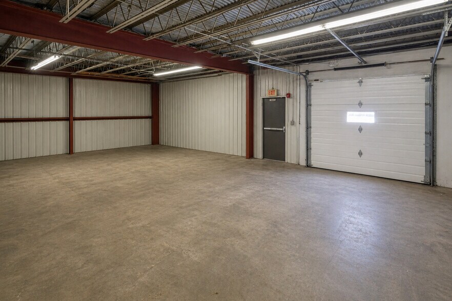 More Photos Of 27 Osprey Rd, Saugus Warehouse For Lease