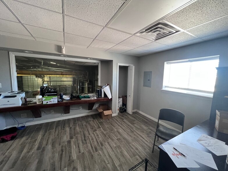 More Photos Of 2741 E Pearl St, Odessa Warehouse For Lease