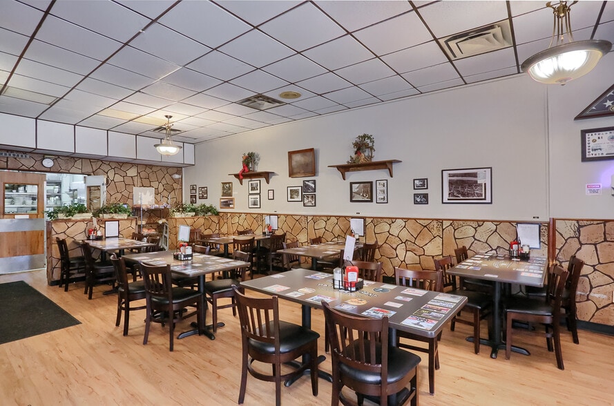 More Photos Of 463 Maplewood Ave, Ambridge Restaurant For Sale