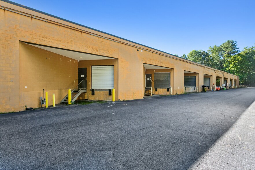 More Photos Of 309 McLaws Cir, Williamsburg Research And Development For Lease