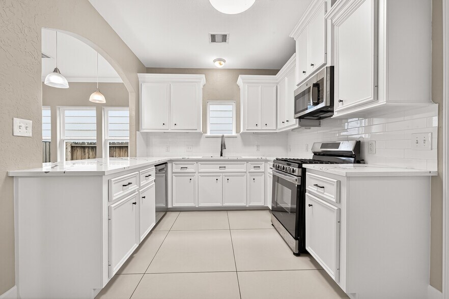 More Photos Of 14134 Packard St, Houston Specialty For Sale