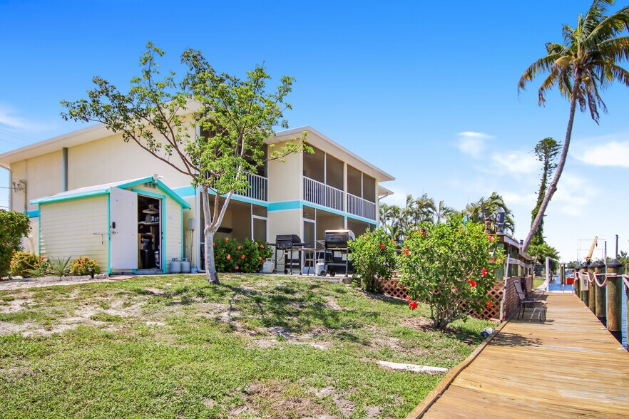 More Photos Of 3226 Stringfellow Rd, Saint James City Apartments For Sale