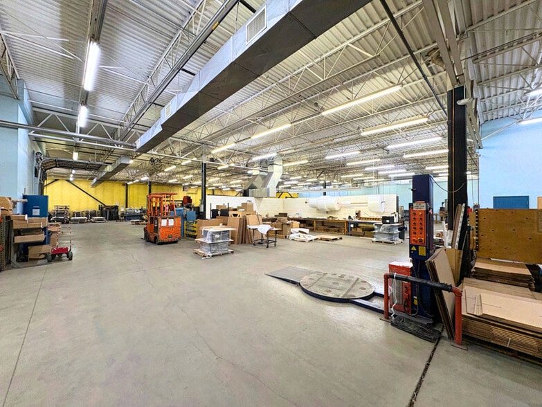 More Photos Of 4 Cabot Rd, Hudson Light Manufacturing For Lease