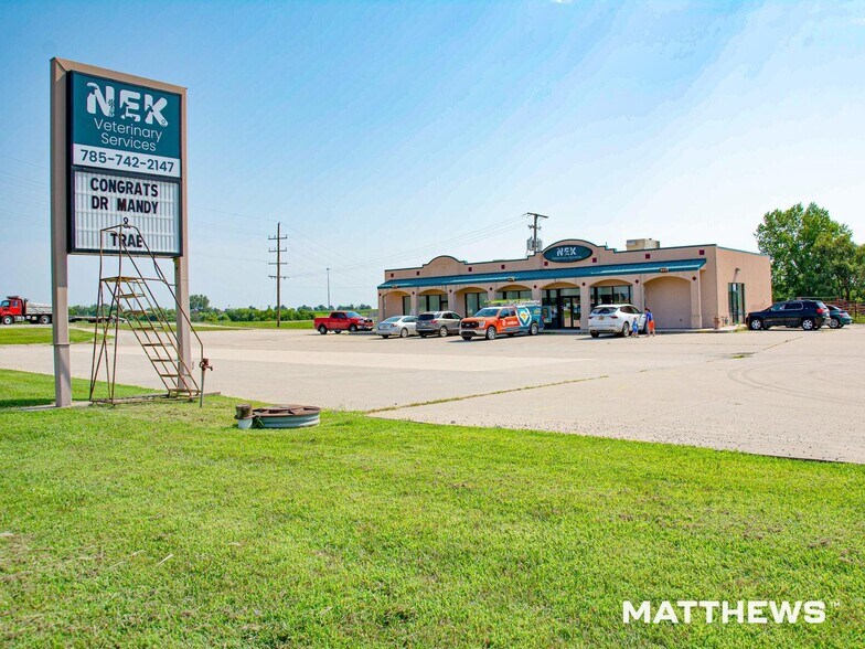 More Photos Of 1205 S 1st St, Hiawatha Service Station For Sale