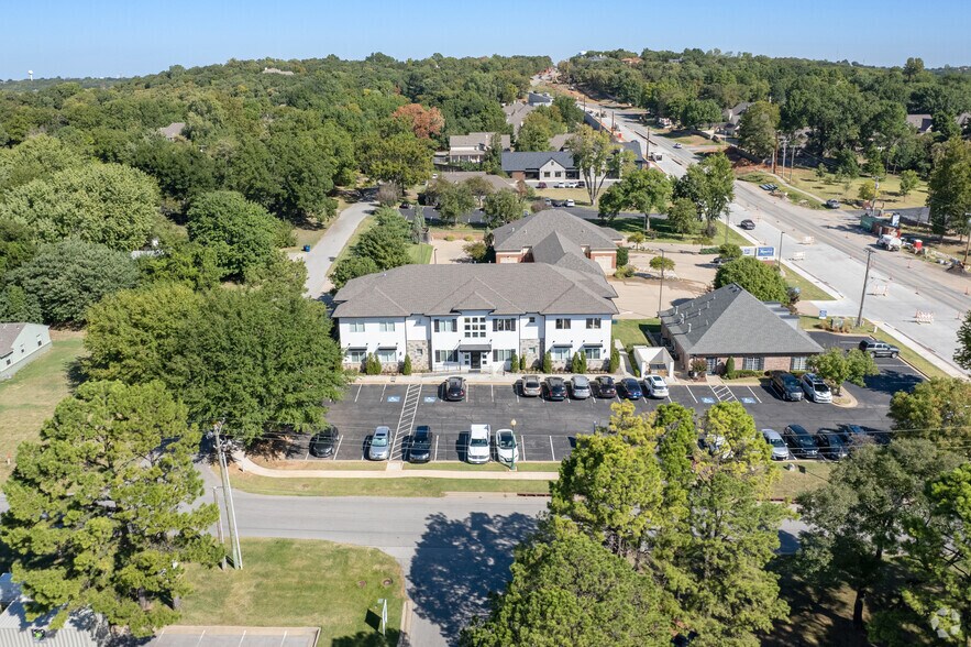 More Photos Of 4809 E 89th St S, Tulsa Office For Sale