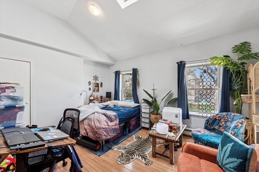 More Photos Of 903 S 13th St, Philadelphia Multifamily For Sale