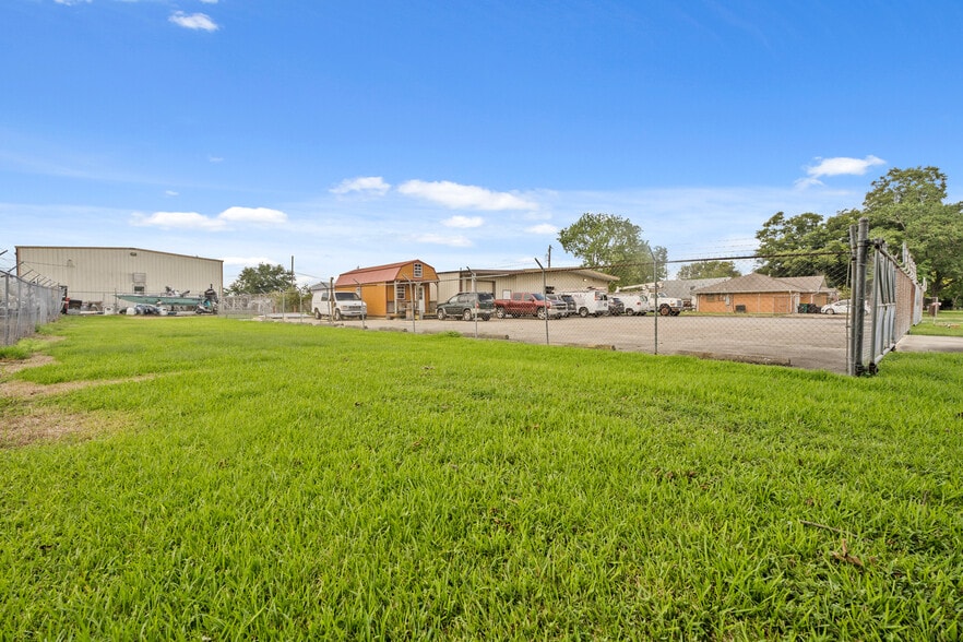 More Photos Of 915 Orange St, La Marque Office For Sale