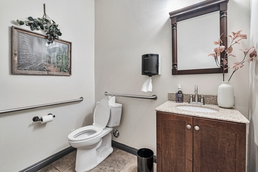 More Photos Of 24363 San Fernando Rd, Santa Clarita Freestanding For Sale