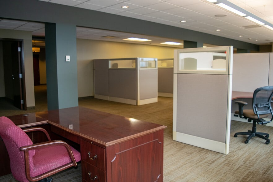 More Photos Of 10 Lafayette Sq, Buffalo Hotel For Lease