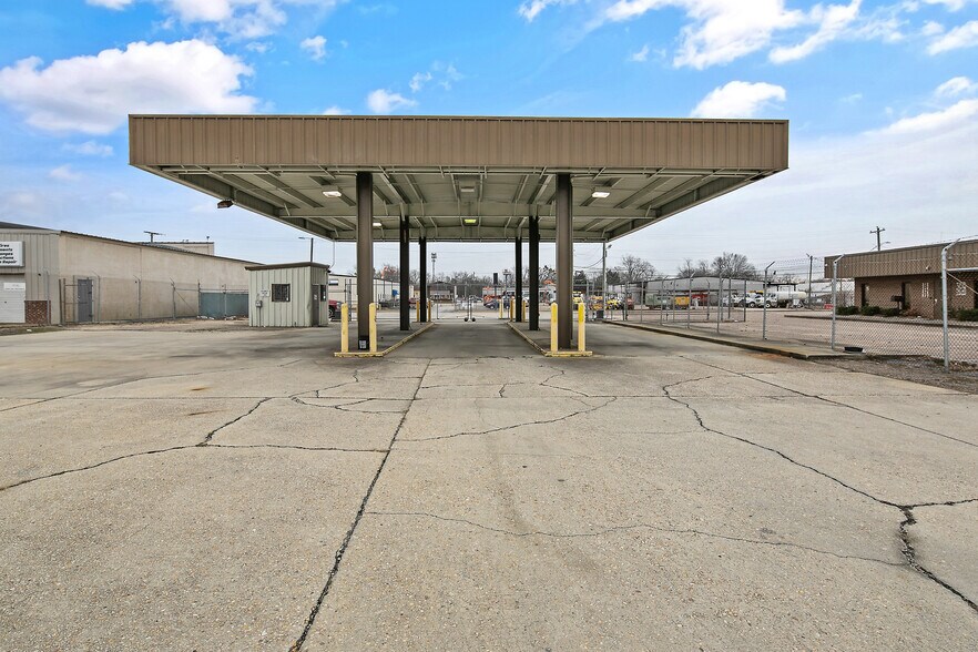More Photos Of 131 Pepsi Ln, Fayetteville Distribution For Lease