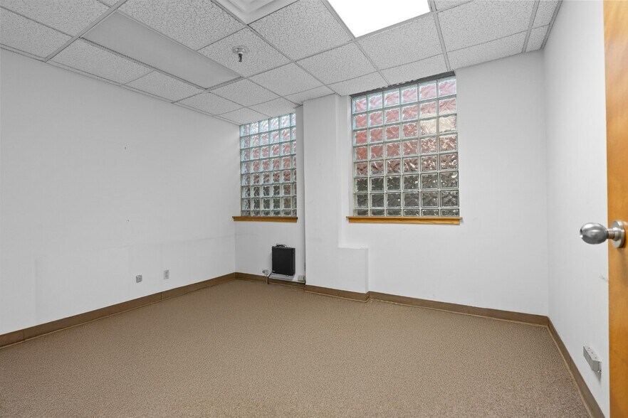 More Photos Of 545-553 Cedar Ln, Teaneck Office For Lease