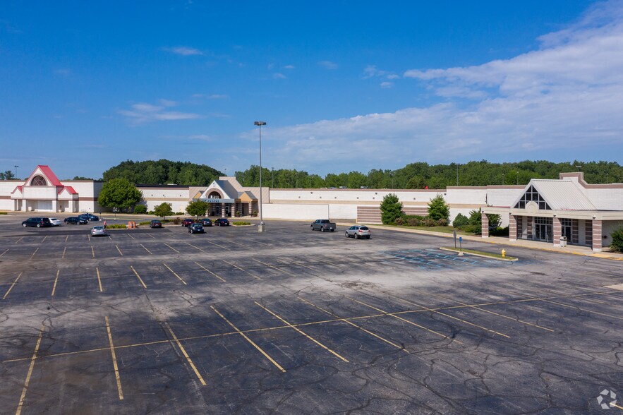 More Photos Of 2121 N Monroe St, Monroe General Retail For Lease