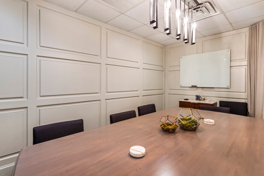 More Photos Of 3100 Edloe St, Houston Office For Sale