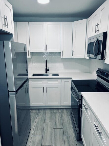 More Photos Of 930 N 14th Ct, Hollywood Multifamily For Sale