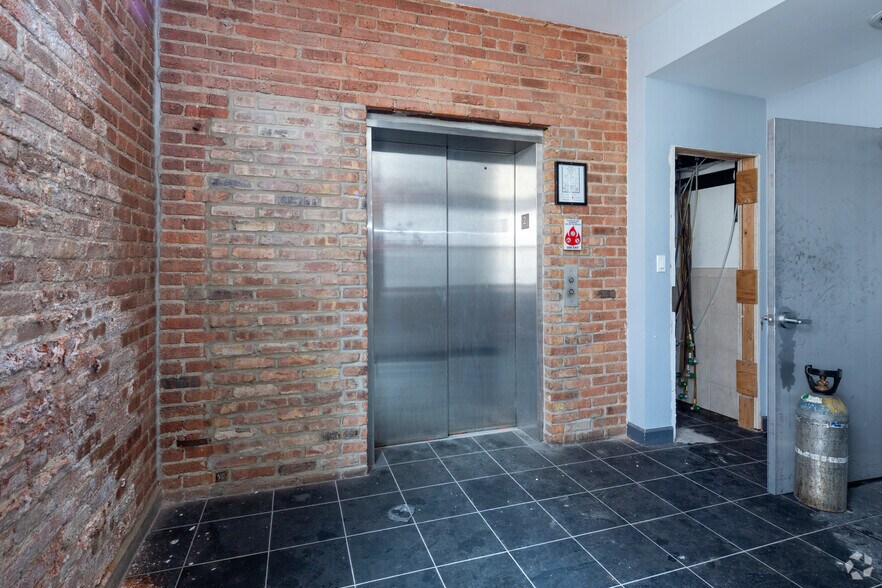 More Photos Of 1113 W Randolph St, Chicago Storefront Retail Residential For Sale