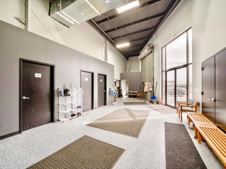 More Photos Of 465 W Commercial St, East Rochester Warehouse For Lease