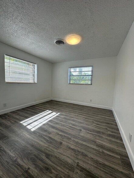 More Photos Of 2314 Polk St, Hollywood Apartments For Sale