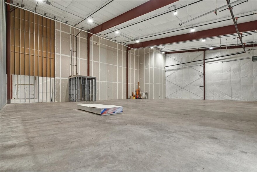 More Photos Of 25 Wood Road, Round Lake Distribution For Lease