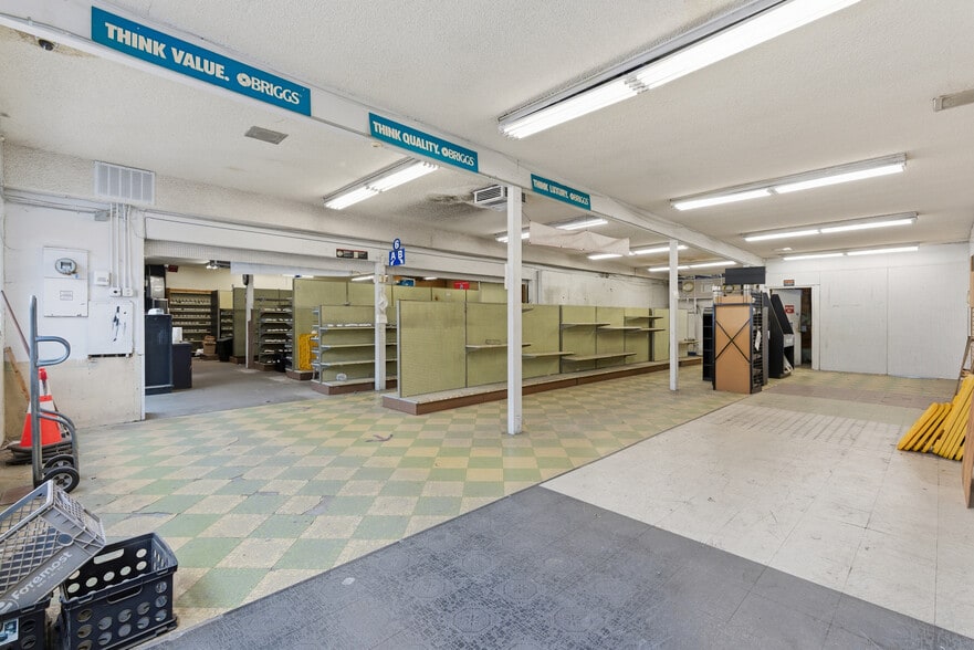 More Photos Of 18446 Vanowen St, Reseda Storefront For Sale