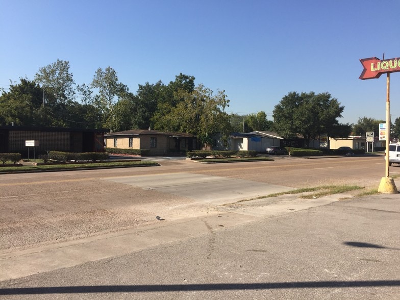 More Photos Of 7645-7661 Park Place Blvd, Houston Restaurant For Sale