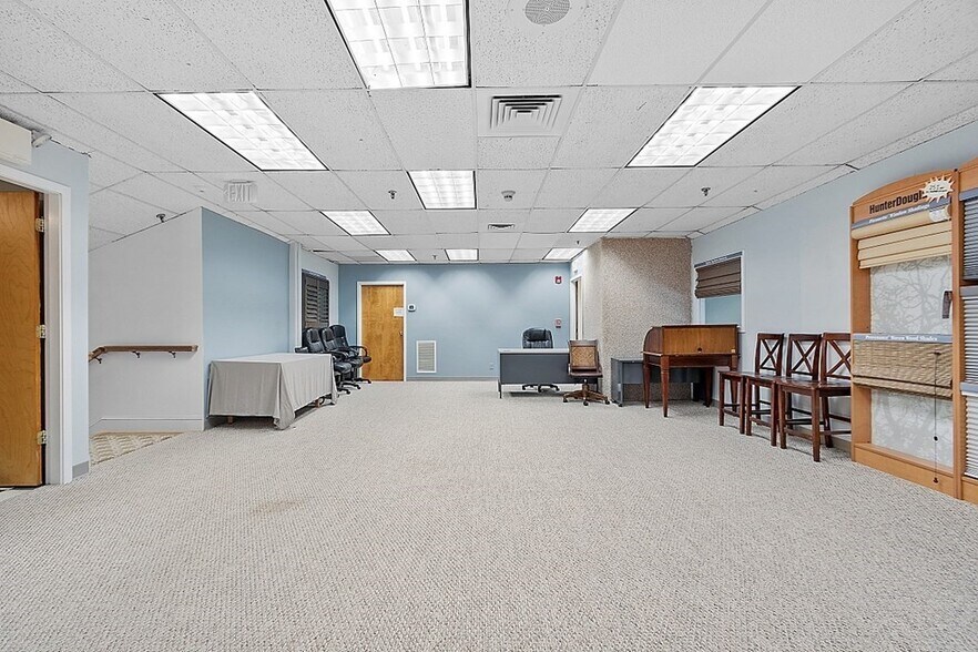 More Photos Of 141 Great Rd, Acton Storefront For Lease