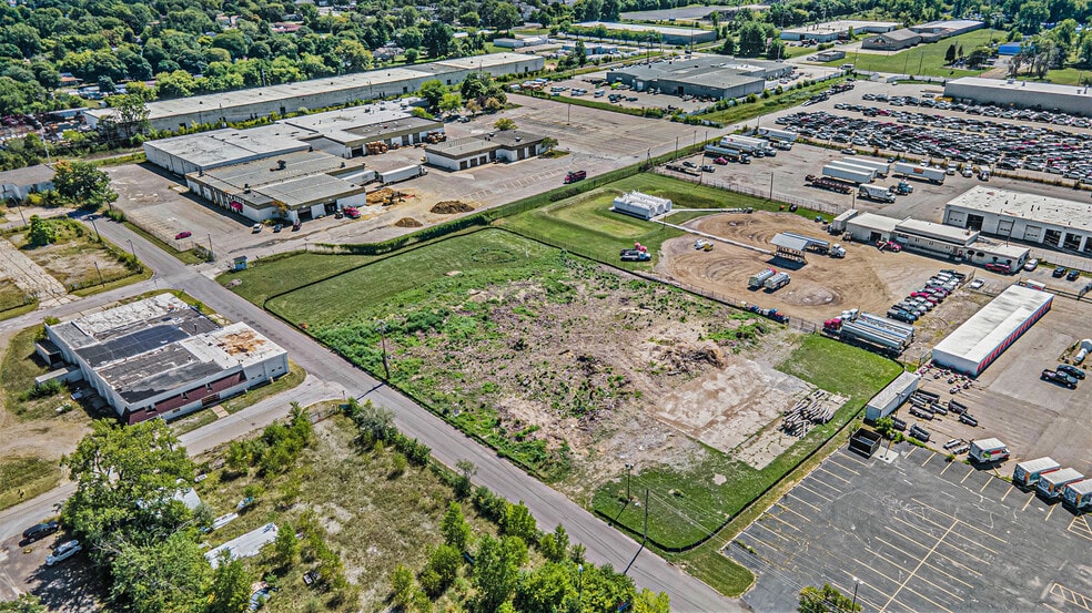 More Photos Of 3302 Kent St, Flint Distribution For Lease