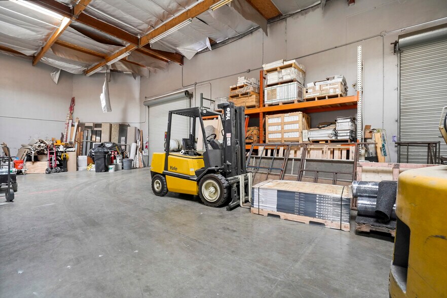 More Photos Of 1301 Foothill Blvd, Azusa Warehouse For Lease