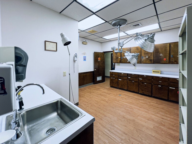 More Photos Of 119 W Lowman St, Mullins Medical For Sale