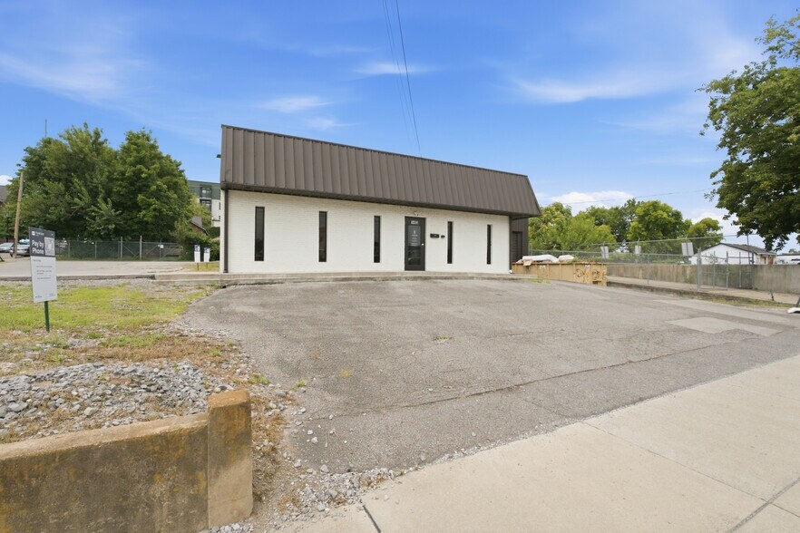 More Photos Of 1403 2nd Ave N, Nashville Warehouse For Lease