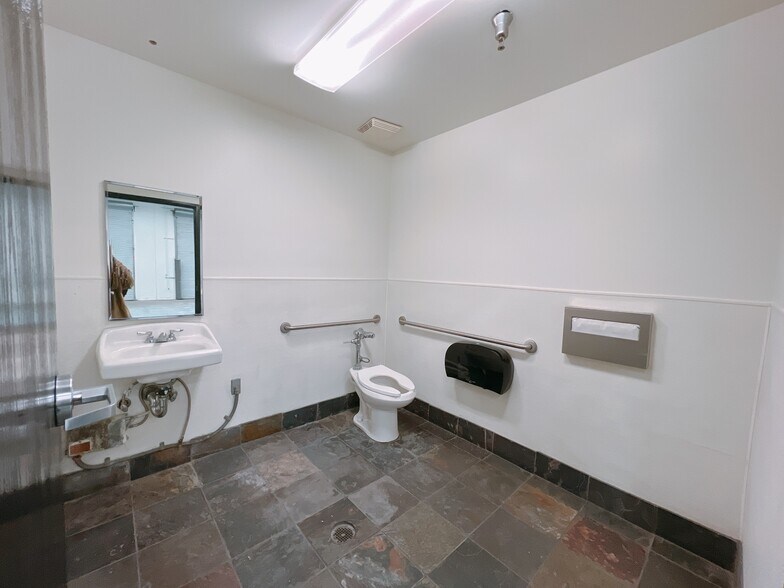 More Photos Of 15350 Fairfield Ranch Rd, Chino Hills Warehouse For Lease