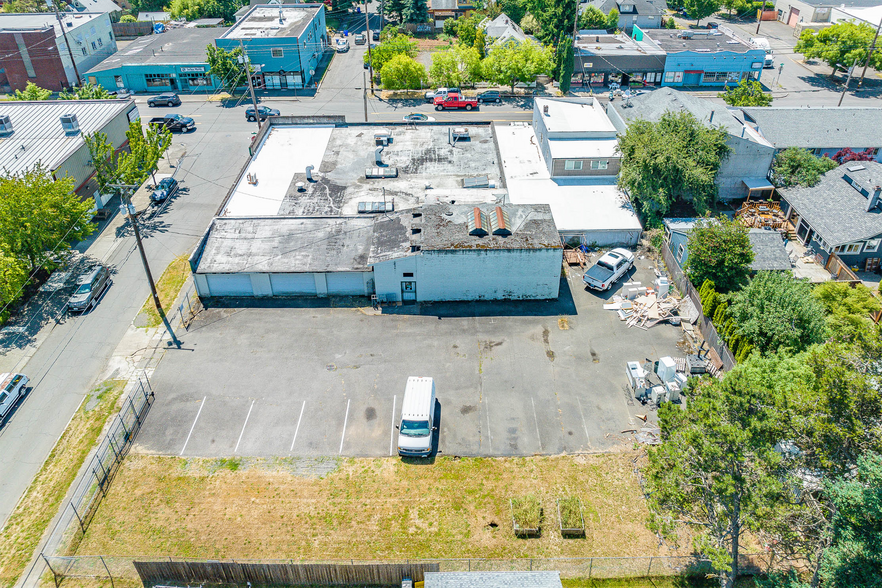 More Photos Of 7131-7145 NE Glisan St, Portland Showroom For Lease