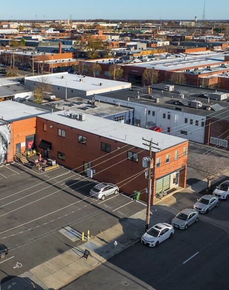 More Photos Of 3310 W Clay St, Richmond Showroom For Lease